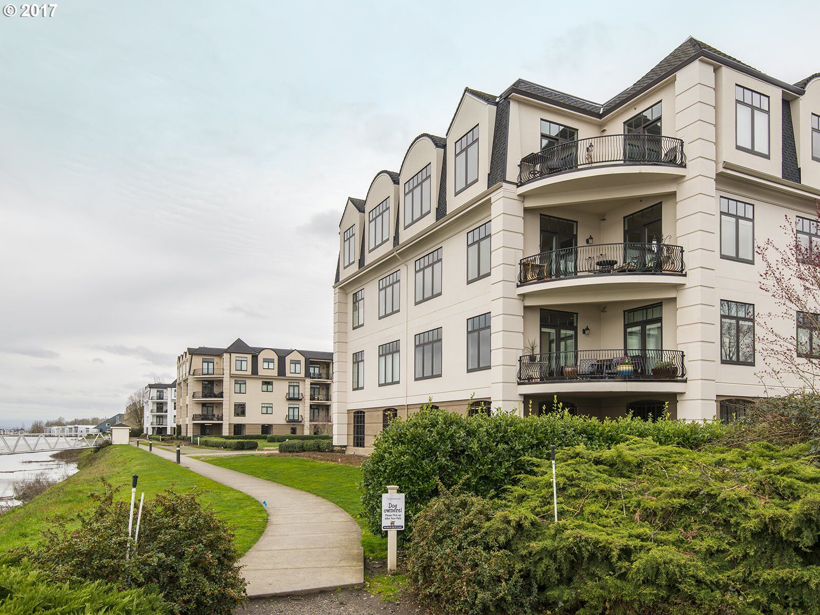 Property Photo: 707 N Hayden Island Dr 303 OR 97217