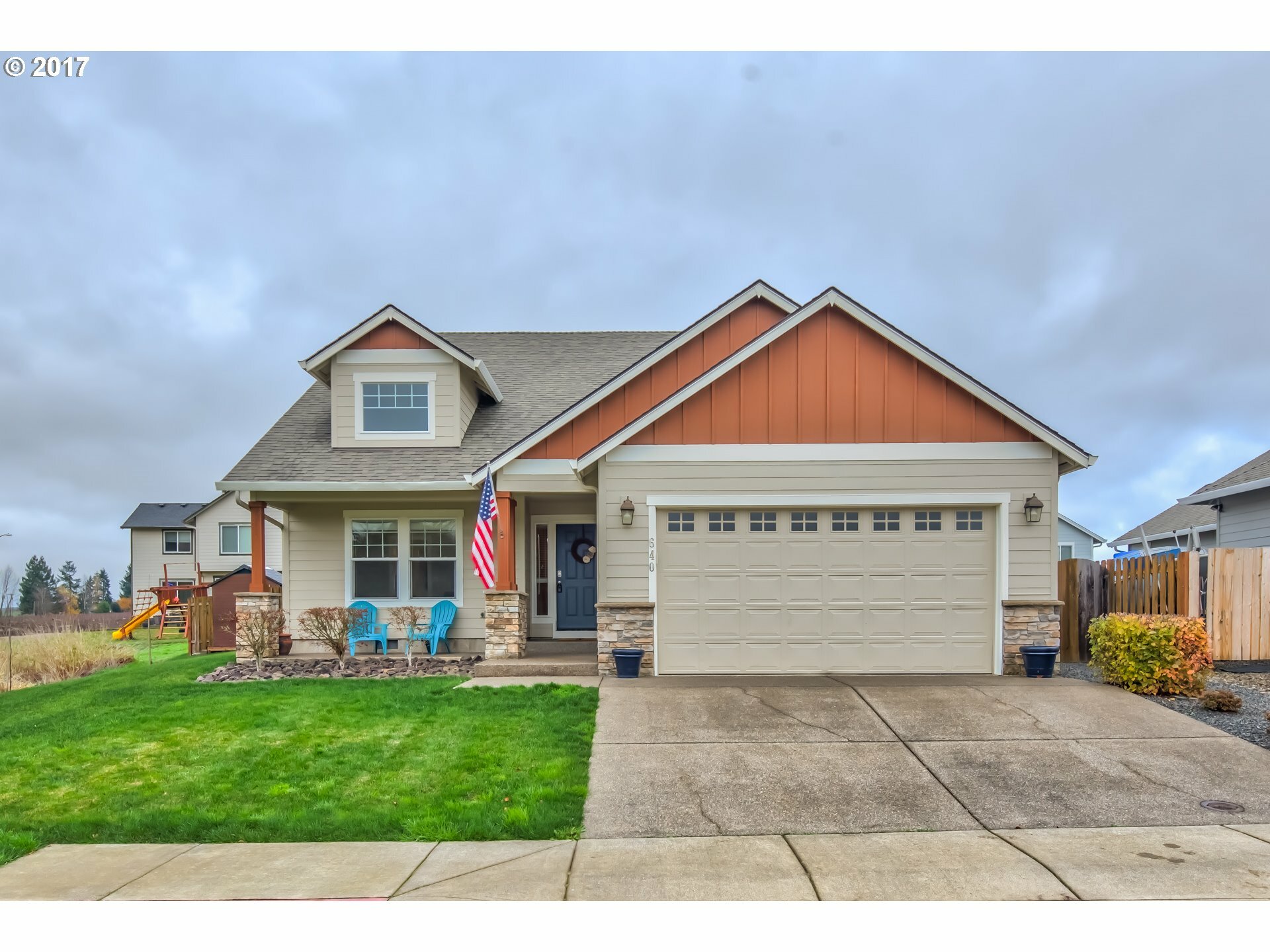 Property Photo: 640 E Buttercup St OR 97148