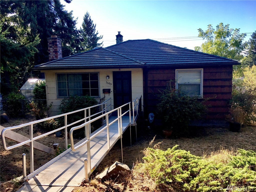 Property Photo:  3609 47th Ave SW  WA 98116 