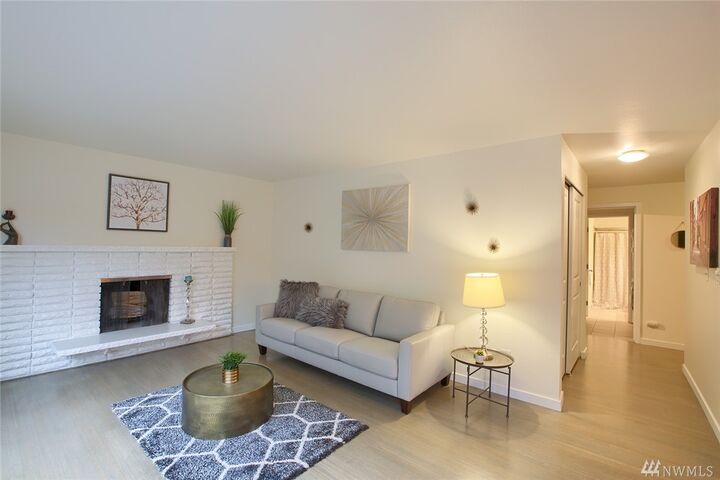 Property Photo: 705 E Republican St A WA 98102
