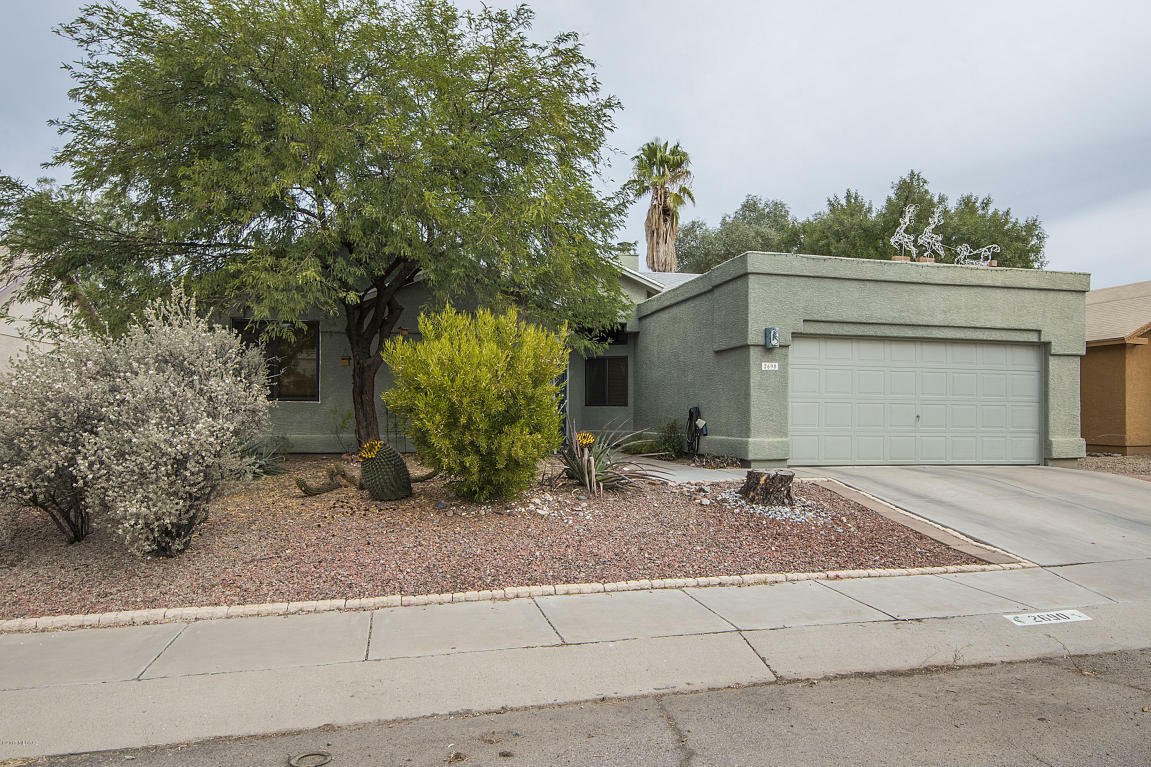 Property Photo:  2690 W Camino Llano  AZ 85742 