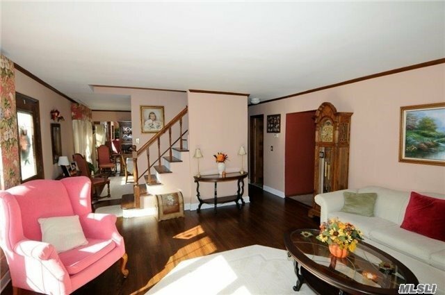 Property Photo:  66 North Drive  NY 11580 