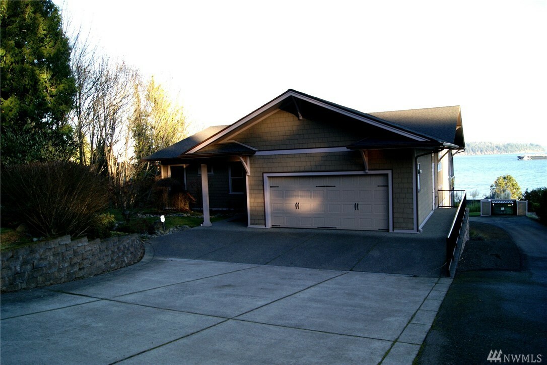 Property Photo:  1493 Yukon Harbor Rd SE  WA 98366 