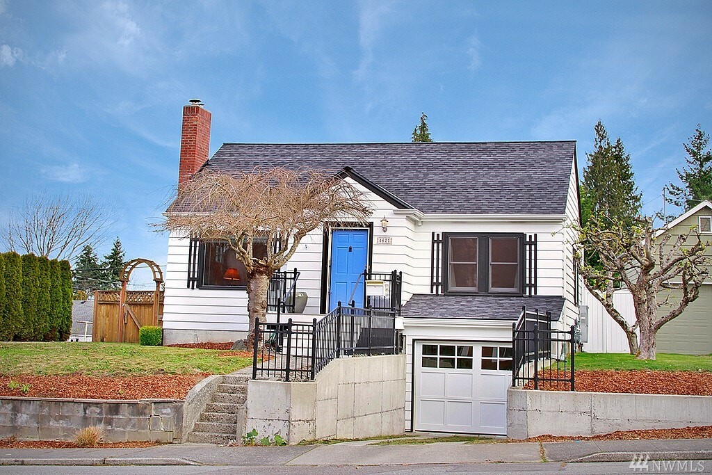 Property Photo:  4621 Hoyt Ave  WA 98203 