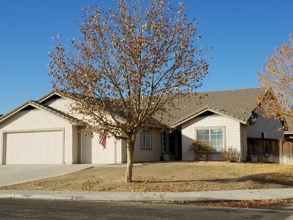 Property Photo:  2025 Eastwind Court  CA 93560 