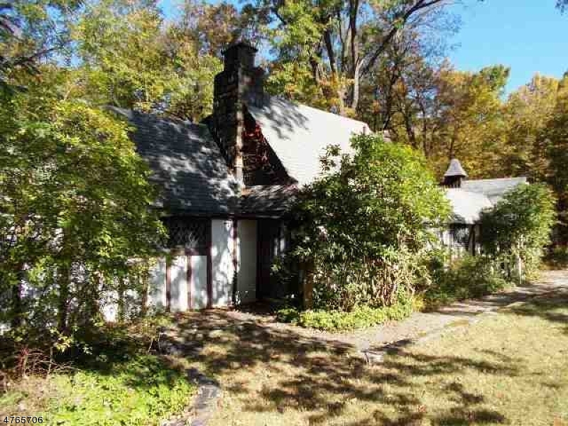 Property Photo:  51 Park Rd  NJ 07871 