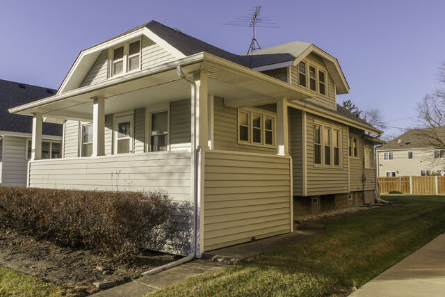Property Photo: 936 Thacker Street IL 60016