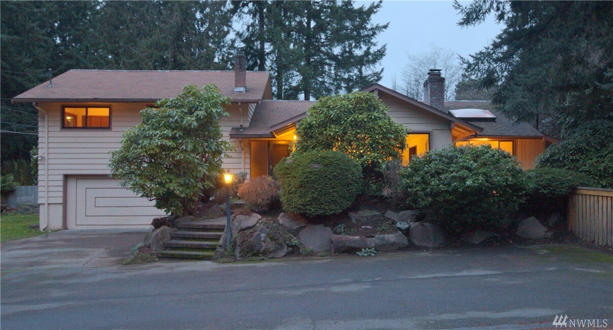 Property Photo:  3506 NE 187th St  WA 98155 