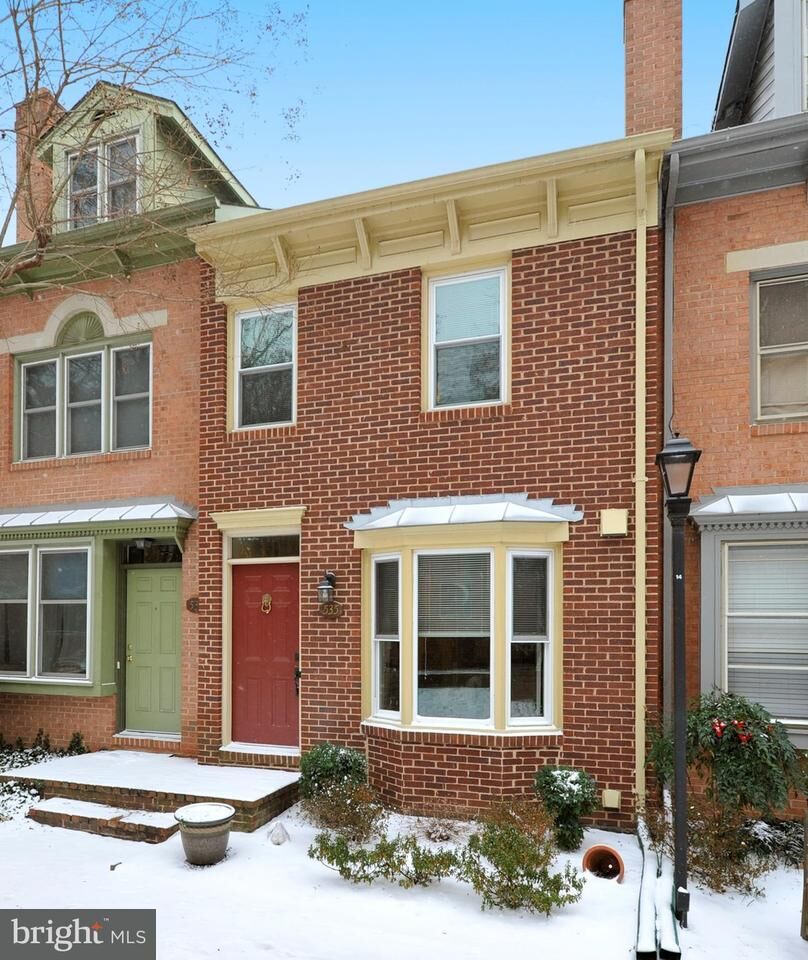 Property Photo:  535 Colecroft Court  VA 22314 