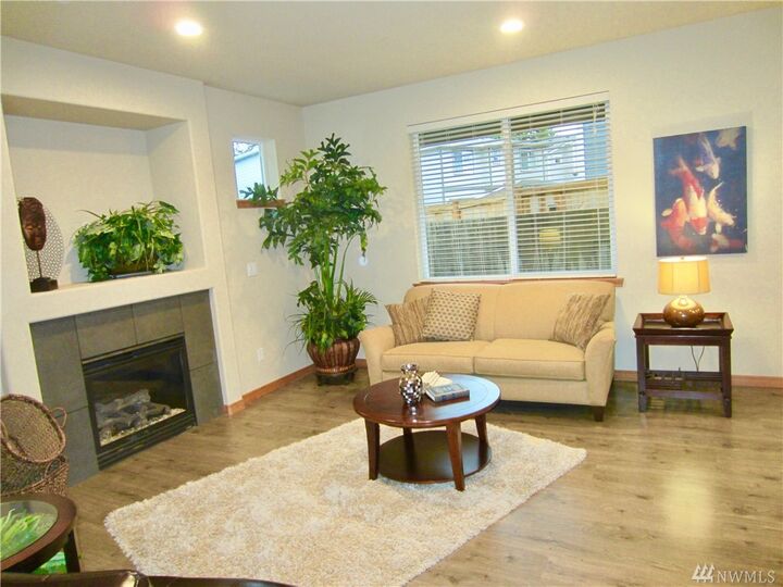 Property Photo: 3811 134th Place SW 6 WA 98087