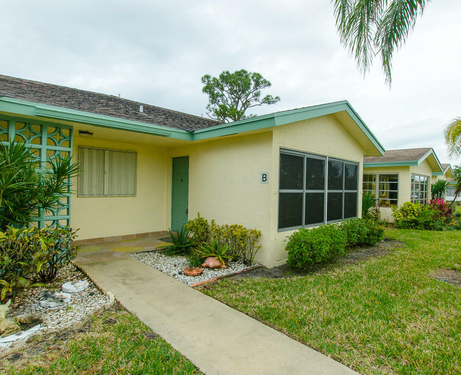 Property Photo: 5253 Lakefront Boulevard B FL 33484