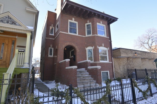 Property Photo:  2448 N Sawyer Avenue 2  IL 60647 