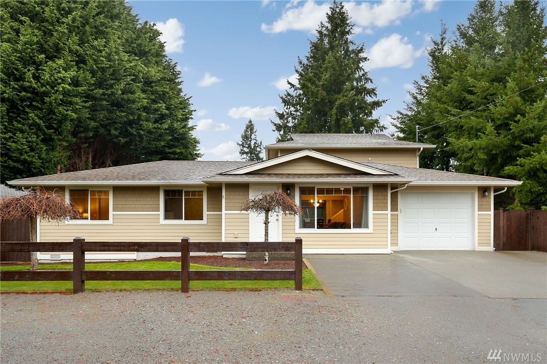 Property Photo:  2228 NE 20th St  WA 98056 