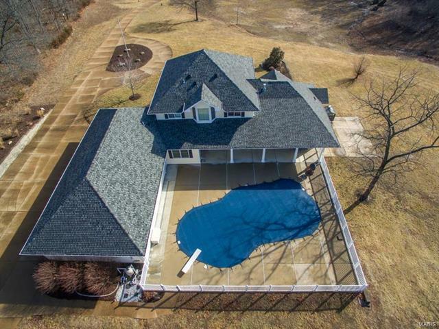 Property Photo: 401 Sun Field Lane 63028