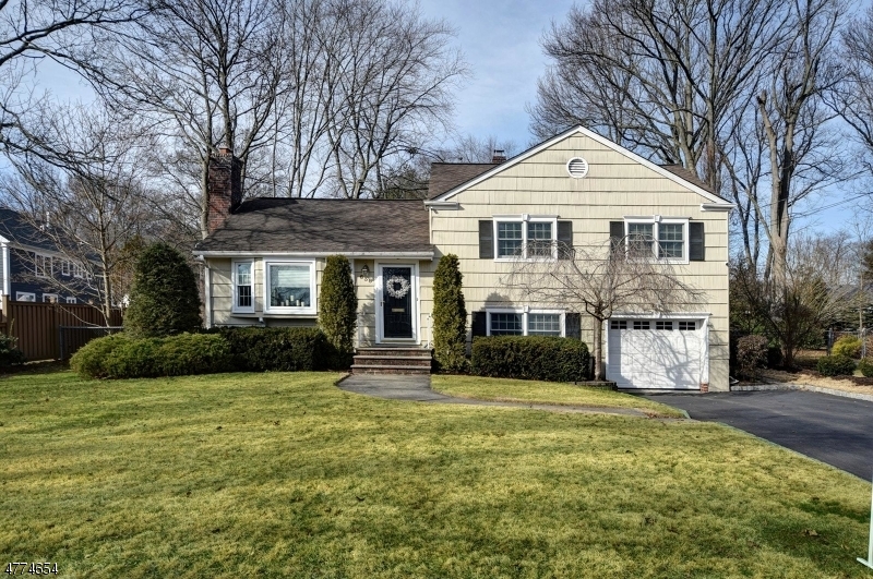 Property Photo:  636 Kensington Dr  NJ 07090 