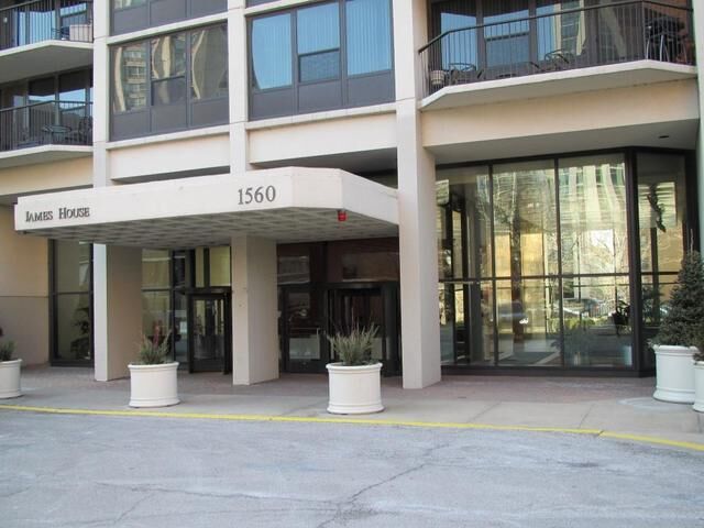 Property Photo: 1560 N Sandburg Terrace 4307 IL 60610
