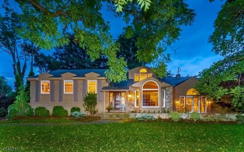 Property Photo: 1040 Wychwood Rd NJ 07090