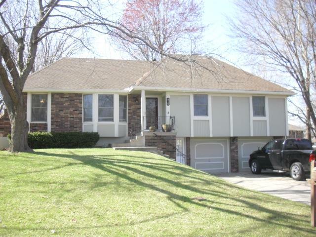 Property Photo:  310 SE Richardson Place  MO 64063 