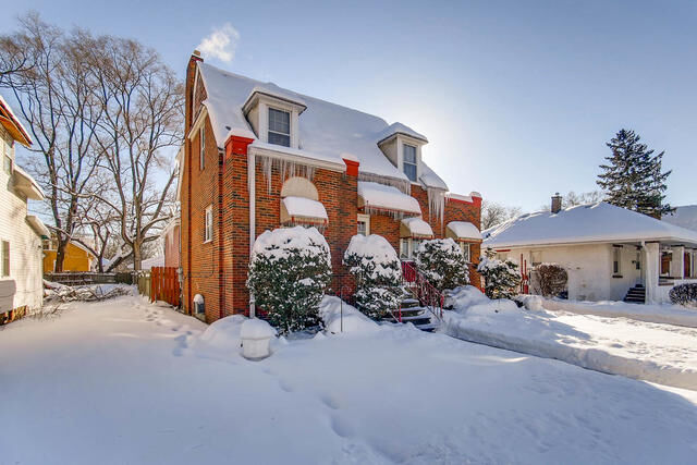 Property Photo: 1909 3rd Avenue IL 60153