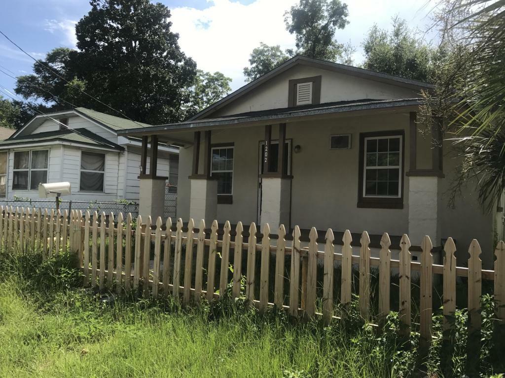 Property Photo: 1202 N C FL 32501