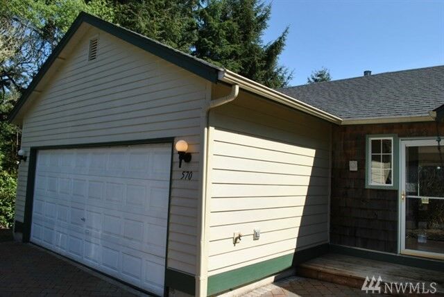 Property Photo:  570 Sunset Ave NE  WA 98569 