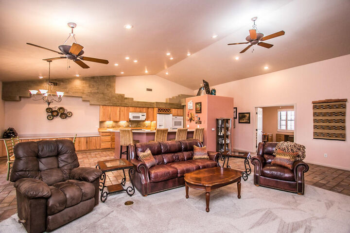 Property Photo:  1136 E Shepherds Way  AZ 85122 