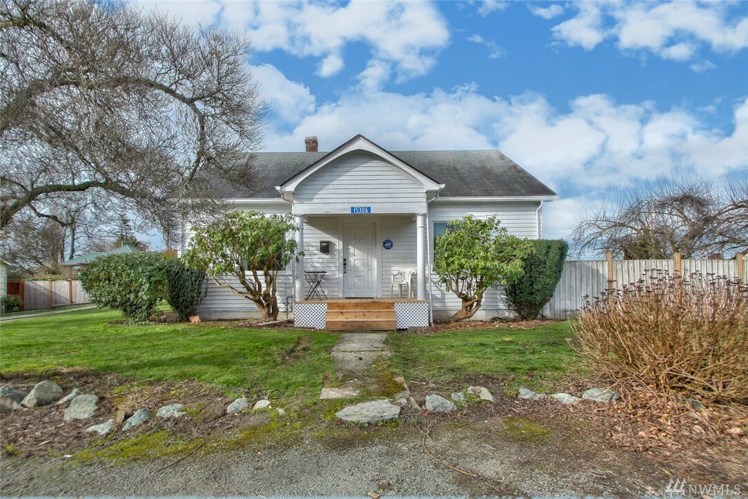 Property Photo:  15306 N Wall St  WA 98273 