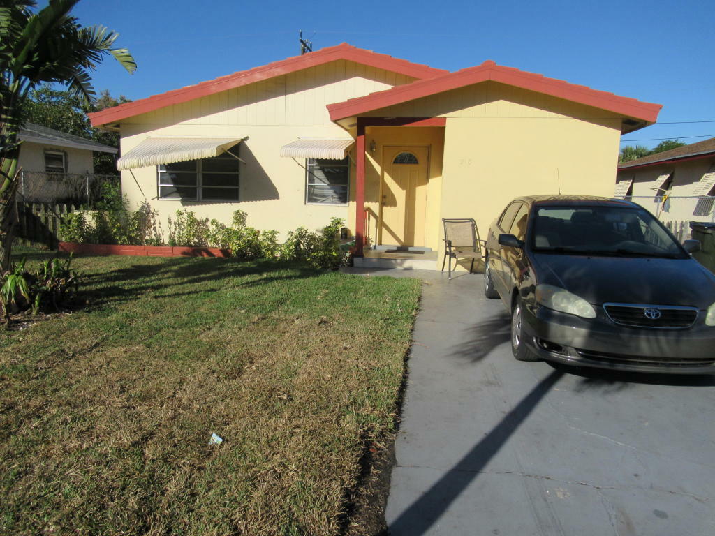 Property Photo:  218 NW 7th Avenue  FL 33444 