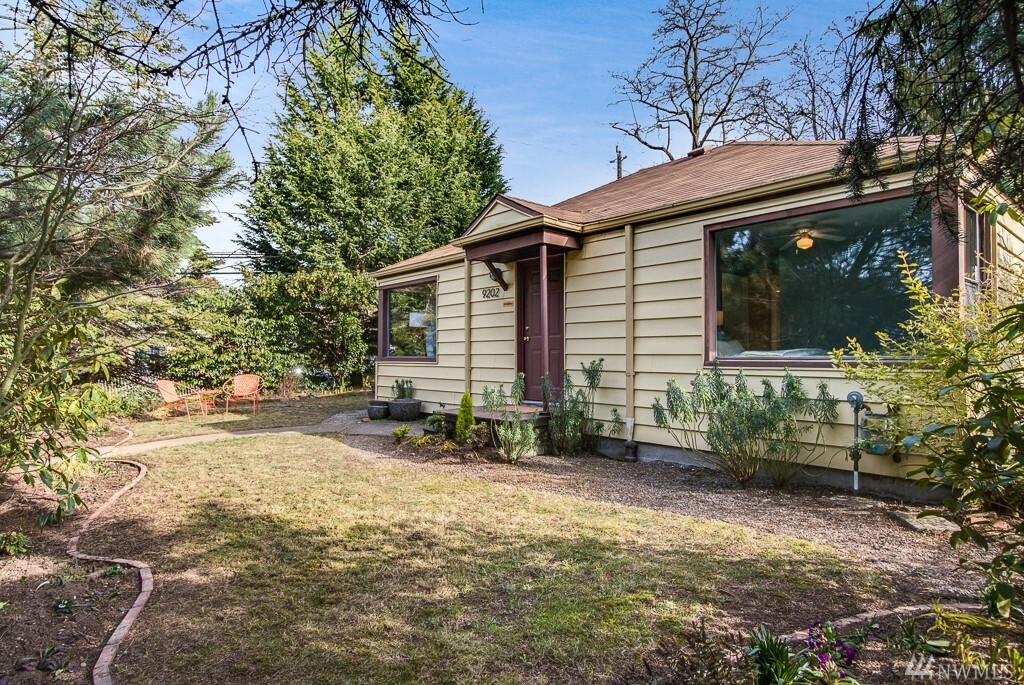 Property Photo:  9202 14th Ave SW  WA 98106 