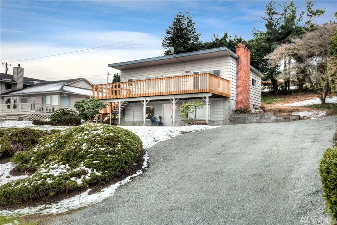 Property Photo: 1432 Country Club Dr WA 98282