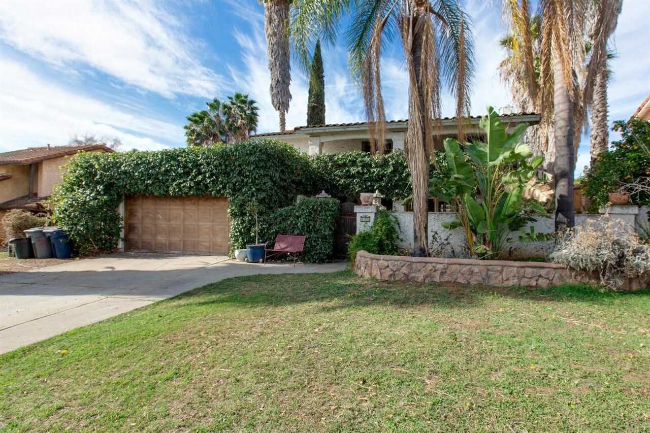 Property Photo:  1431 N Elm Street  CA 92026 