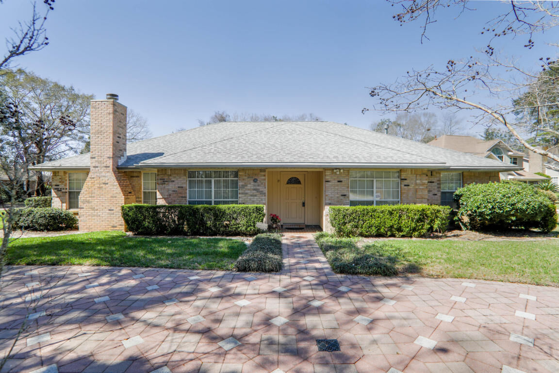 Property Photo:  310 Oaklake Lane  FL 32578 