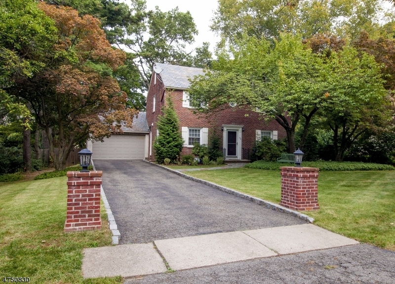 Property Photo:  22 Dogwood Dr  NJ 07052 