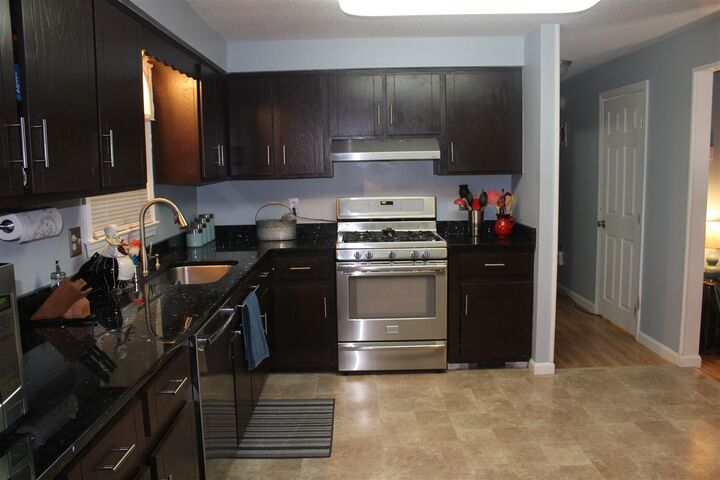 Property Photo: 5 Estate Drive NH 03104
