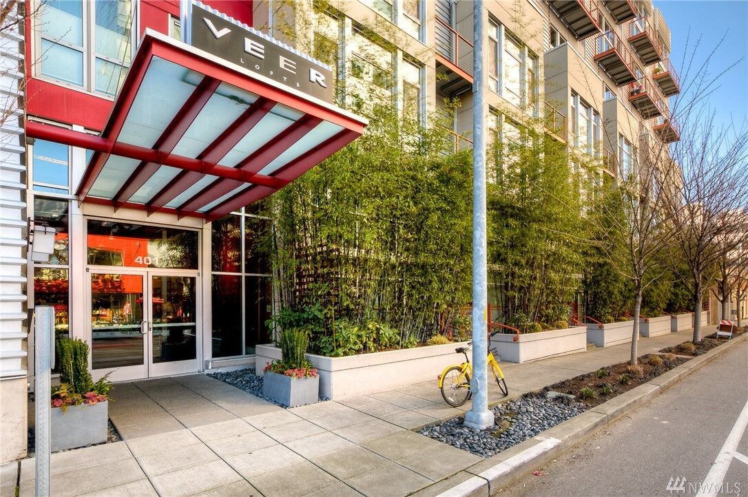 Property Photo:  401 9th Ave N 211  WA 98109 