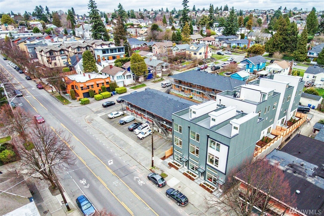 Photo de la propriété:  6006 California Ave SW  WA 98136 