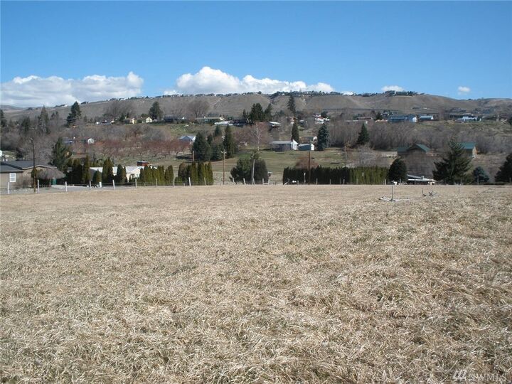 Property Photo:  210 Bellevue St NW  WA 98802 