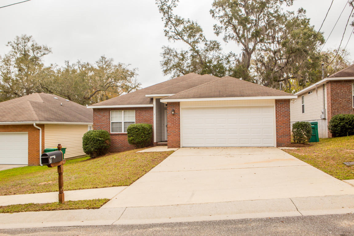 Property Photo: 7 Coolwater Lane FL 32578