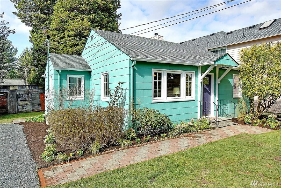 Property Photo:  11745 Bartlett Ave NE  WA 98125 