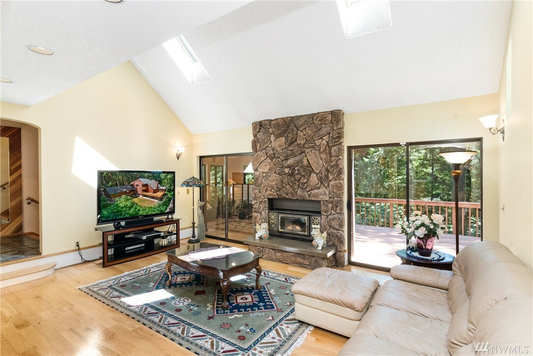Property Photo: 8565 Phillips Rd SE WA 98367