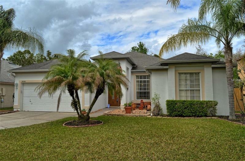 Property Photo:  14048 Lake Underhill Road  FL 32828 