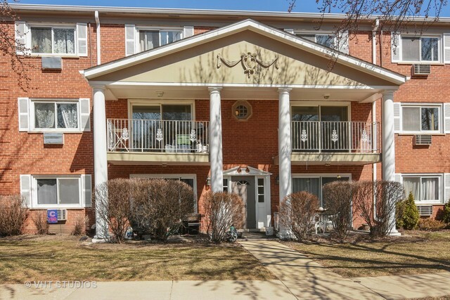 Property Photo:  100 Lillian Avenue 2D  IL 60004 