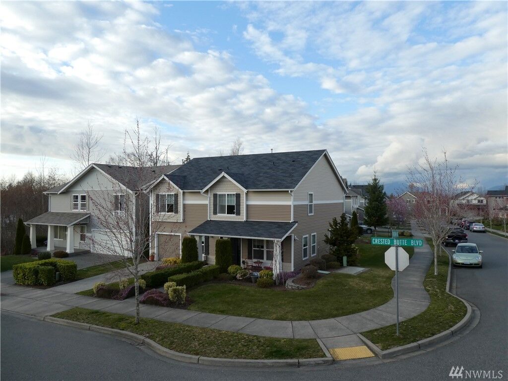 Property Photo:  928 Crested Butte Blvd  WA 98273 