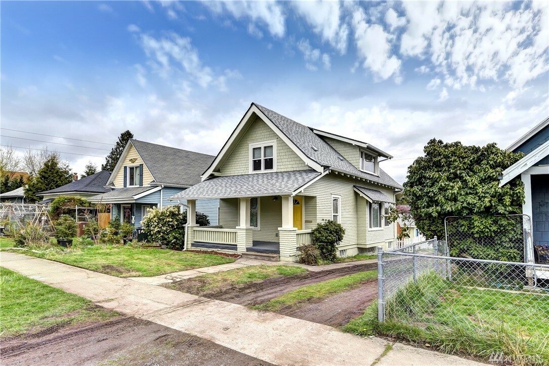 Property Photo:  3719 S Yakima Ave  WA 98418 