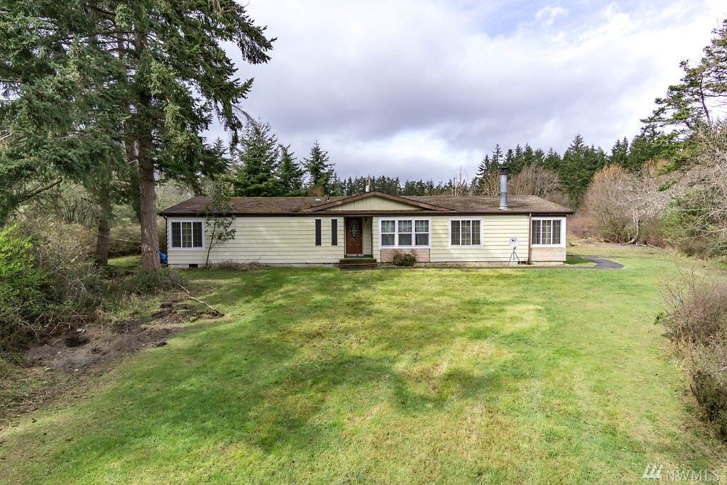 Property Photo: 810 Skylark Place WA 98277