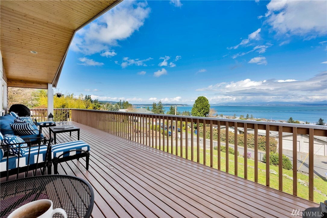 Property Photo:  1424 Rainbow Lane  WA 98282 