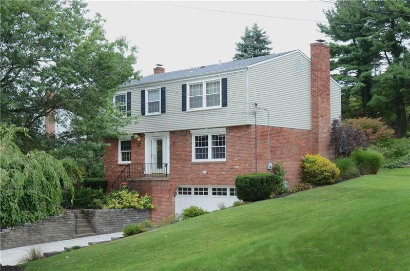 Property Photo:  109 Essex Knoll Drive  PA 15108 