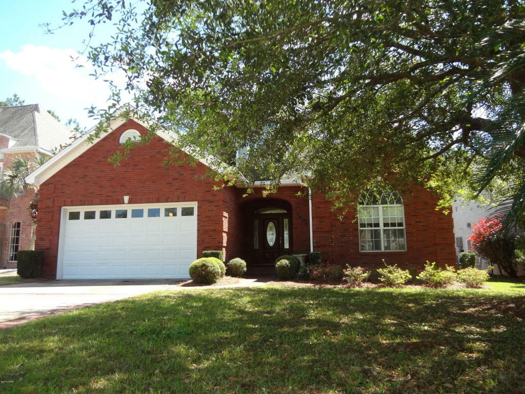 Property Photo:  1401 Country Club Drive  FL 32444 