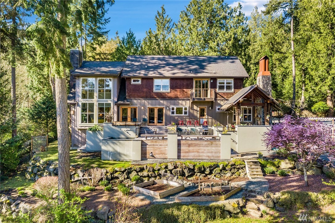 Property Photo: 11024 Arrow Point Dr NE WA 98110