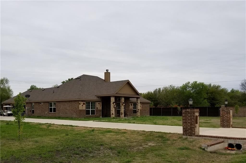 Property Photo:  908 Harmony Circle  TX 75173 